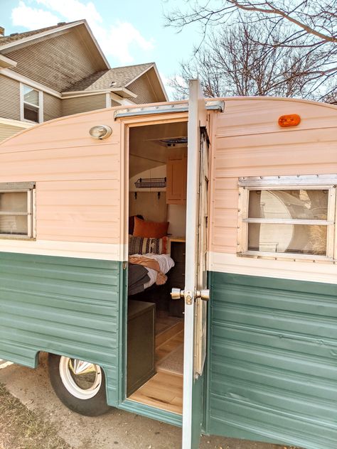 Small Camper Interior, Vintage Trailer Remodel, Caravan Vintage, Vintage Camper Interior, Camper Diy, Caravan Makeover, Camper Trailer Remodel, Vintage Camper Remodel, Caravan Renovation