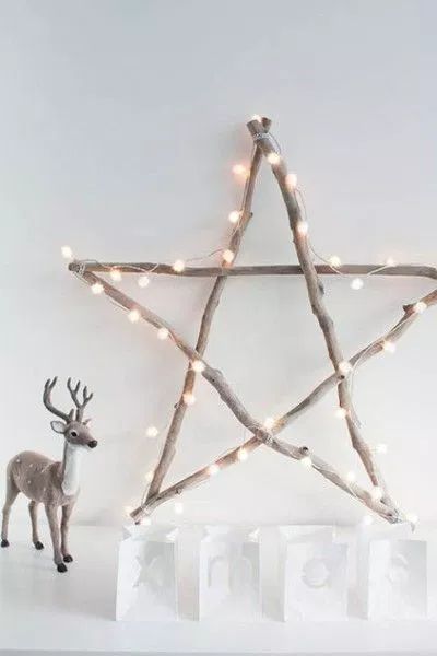 Boho Christmas Decor Inspiration - Weihnachtsstern aus Holz selber machen Anleitung DIY Scandinavian Christmas Diy, Joululahjat Diy, Natal Natural, Jul Diy, Boho Christmas Decor, Diy Star, Scandinavian Christmas Decorations, Scandi Christmas, Christmas Decor Inspiration