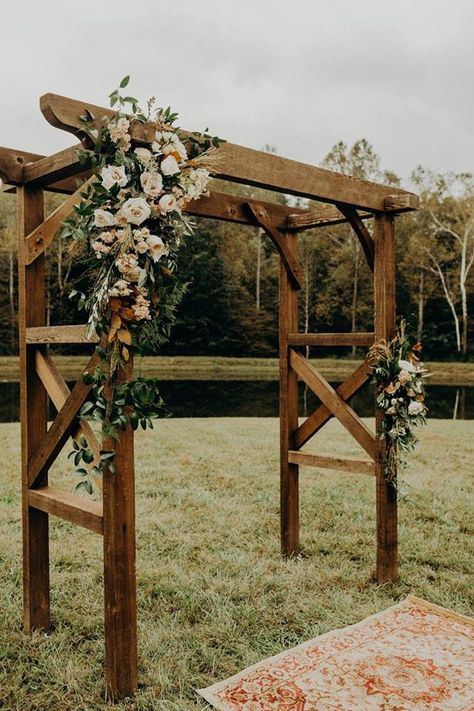 Garden Gazebos, Wooden Wedding Arches, Wedding Arches Outdoors, Blush Bouquet Wedding, Modern Gazebo, Wedding Arbors, Wedding Archway, Wedding Alters, Floral Arch Wedding