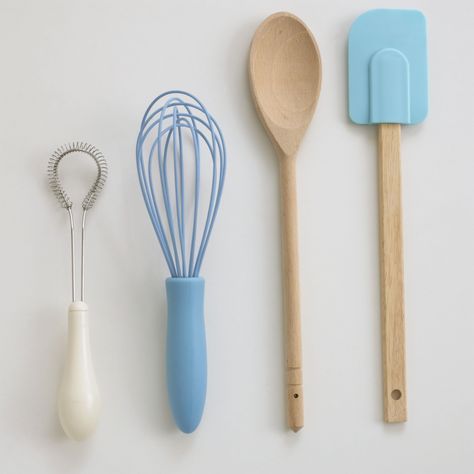 The baking tools that are essential if you want to make different types of desserts, baked goods or other confections. Cake Utensils, New Kitchen Gadgets, Cooking A Roast, Types Of Desserts, Baking Equipment, Baking Utensils, Tool Cake, Pastry Bag, Happy Foods