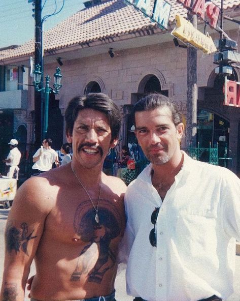 Desperado 1995, Gta Funny, Cavo Tagoo Mykonos, Danny Trejo, Cinema Art, Tony Awards, Clint Eastwood, Handsome Actors, Poses For Pictures