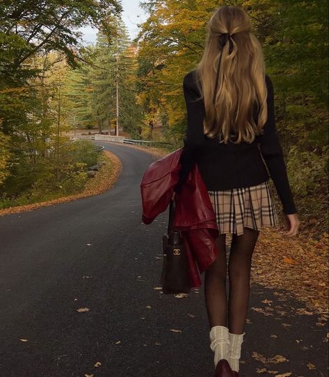 Fall Aesthetic Outfit, Gilmore Girl, Chique Outfits, Autumn Fits, Lily Rose Depp, Downtown Girl, American Beauty, Fall Fits, Autumn Outfits