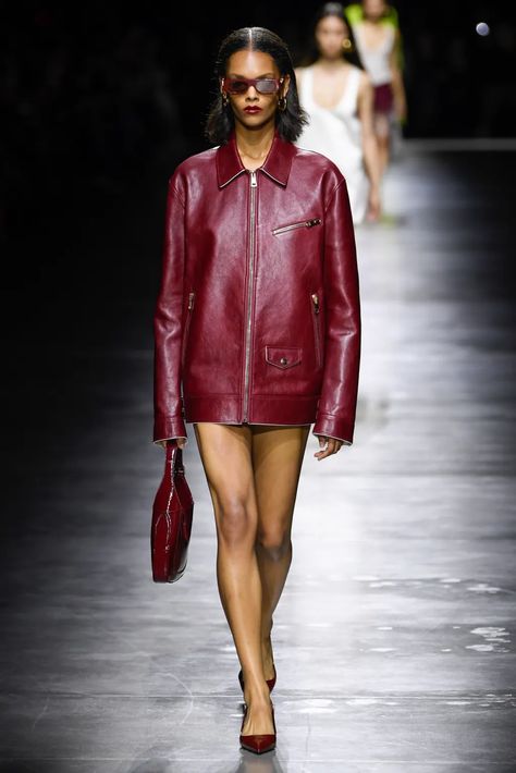 Gucci RTW Spring 2024 [PHOTOS] – WWD Oxblood Leather Jacket Outfit, Red 2024 Fashion, Gucci Ss24, Red Runway Fashion, Gucci 2024, Winter 2024 Fashion Trends, Stile Kylie Jenner, Runway 2024, Gucci Outfit