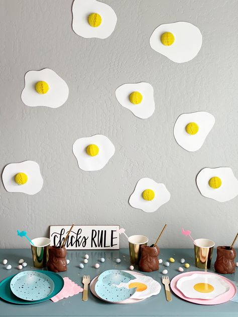 An Egg-cellent Easter – Klos + Co Easter Appetizers Easy, Chicken Party, Birthday Breakfast Party, Kids Brunch, Edible Confetti, Egg Party, No Egg Desserts, Farm Themed Party, Brunch Cake