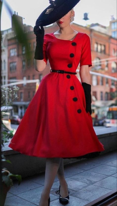 1950 Outfits, The Pretty Dress Company, 50s Outfits, 1950s Fashion Dresses, Vintage Red Dress, Look Retro, Fit And Flare Skirt, Vintage 1950s Dresses, Retro Mode