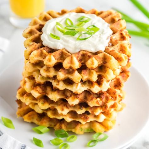 Savoury Waffles Breakfast, Savoury Waffle Toppings, Savoury Waffles Recipe, Salty Waffles Recipes, Savory Waffles Recipe, Waffle Recipe Savory, Savory Waffles Dinner, Savoury Waffle Recipe, Salty Waffles