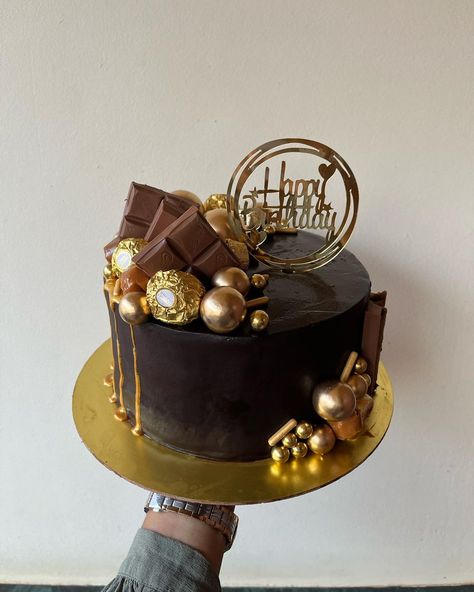 Best Chocolate Cake Design, All Chocolate Cake Decorations, Idea Cake For Men, Designer Cake For Men, Mens Chocolate Birthday Cake, Foodie Cake Design, Cakes For Man Birthday, Chocolate Birthday Cake Decoration Ideas, Chocolate Aesthetic Cake