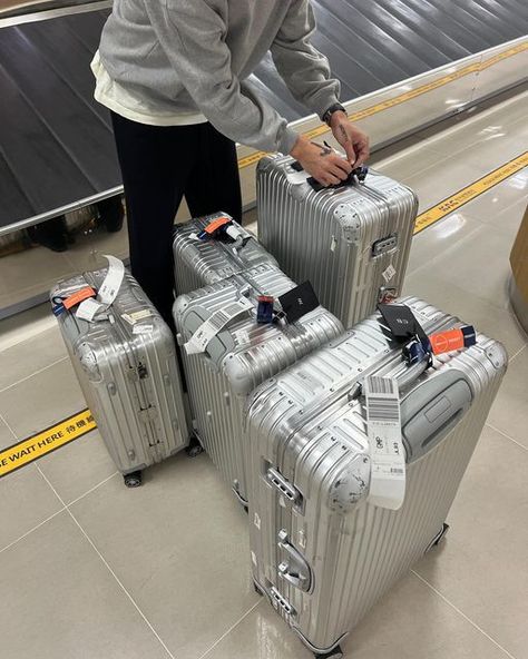 Rimowa Luggage, Luxury Luggage, Airport Aesthetic, Stylish Luggage, Luxury Lifestyle Dreams, Jet Setter, Suitcase Traveling, Travel Diary, Travel Inspo