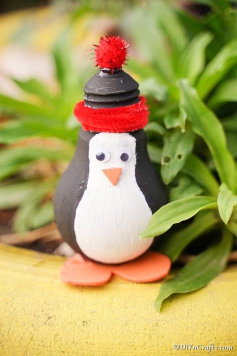 Painted Light Bulb Penguin Decoration is a great craft to add whimsy to your holiday decor! #penguins #penguincraft #lightbulbcraft #christmasdecoration #winterdecor #wintercraft Painting Light Bulbs Diy, Bulb Art Paint, Light Bulb Painting Ideas, Bulb Decoration Ideas, Bulb Painting Ideas, Bulb Craft Ideas, Light Bulb Painting, Diy Light Bulb Crafts, Bulb Painting