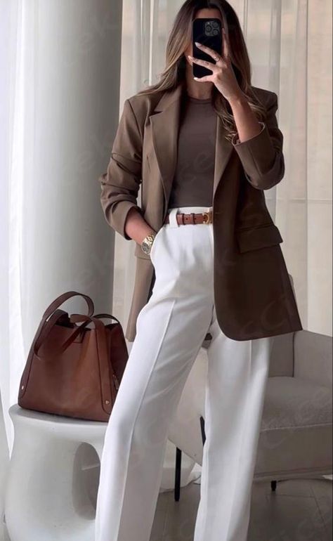 Chic Office Wear, Stile Blair Waldorf, Adrette Outfits, Business Professional Outfits, Fest Outfits, Corporate Attire, Chique Outfits, Corporate Outfits, Business Casual Outfits For Work