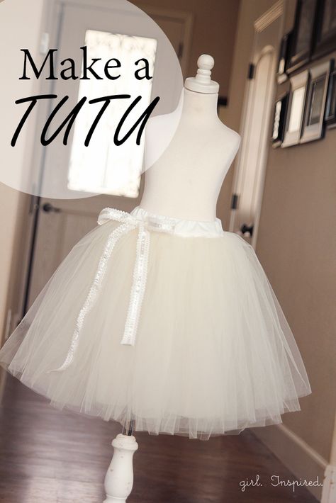 How to Make a Tutu. The best tutorial! Even includes instructions for a lining so there is no scratchy tulle touching the skin. Tutu Diy, Make A Tutu, Tutu Tutorial, Diy Outfits, Tule Rok, How To Make Tutu, Diy Tutu, Diy Vetement, Creation Couture