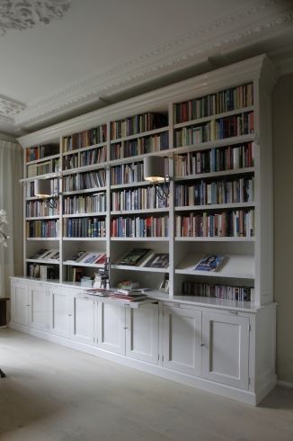 Bookshelf Arrangement, Diy Home Library, Dining Room Library, Antique Library, Home Library Rooms, Built In Shelves Living Room, Bookshelves In Living Room, Home Library Design, Shelving Ideas