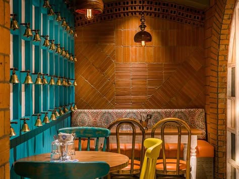 Indian Restaurant Decor, Interior Design Indian Style, Indian Restaurant Interior Design, Indian Restaurant Interior, Indian Dining Room, Indian Cafe, South Indian Restaurant, Restaurant Indian, Interior Design Indian