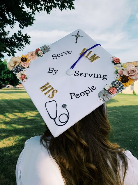 High School Cap Ideas, Christian Grad Cap Ideas, Nursing School Grad Cap, Christian Graduation Cap Ideas, Nursing Grad Cap Ideas, Graduation Cap Designs Nursing, Christian Graduation Cap, High School Grad Cap Ideas, Nurse Graduation Cap Designs