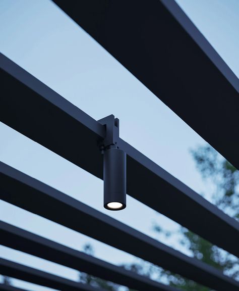 Reggiani Yori IP66: quality lighting in any weather condition Modern Exterior Lighting, Stair Lights, Architectural Lighting Design, Pergola Lighting, Facade Lighting, Patio Garden Design, Backyard Lighting, Deck Lighting, Sun Goes Down