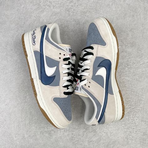 Basic Sneakers For Women, Kasut Nike, Wallpaper Nike, Dr Shoes, Trendy Shoes Sneakers, Pretty Shoes Sneakers, All Nike Shoes, Shoe Wishlist, Cute Nike Shoes