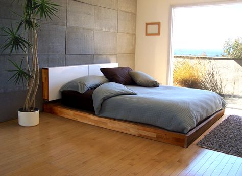 50 Minimalist Bedroom Ideas That Blend Aesthetics With Practicality Design Interior Modern, Design Ložnic, Platform Bed Designs, Diy Platform Bed, Modern Minimalist Bedroom, Bed Platform, King Platform Bed, Low Bed, Minimalist Bedroom Design