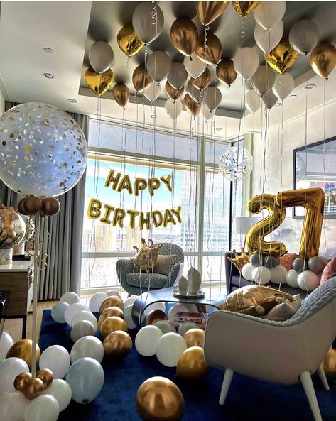 Birthday House Party Ideas, 27th Birthday Decorations, Birthday Decor For Him, Birthday Room Surprise, 25 Birthday Decorations, Birthday Decoration Ideas At Home, Hotel Birthday Parties, Hotel Room Decoration, Room Surprise