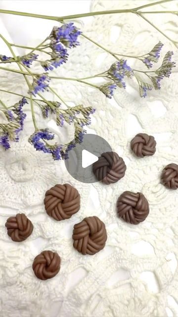 Sheeny Clay on Instagram: "Knot stud earrings, lets make it together 😍😍 . . . . . Follow for more ♥️  . . . . #knotstuds  #knotstud #knotearrings #clayearrings #slowfashion #earstud #knotstudsearrings #makersmovement #makersgonnamake #crafttutorial #statementearrings #chocolate #chocolatejewels #funearrings #diy #diycrafts #sheenyclay #shopsmallthischristmas #shopsmallbusiness" Polymer Clay Knot, Clay Knot, Polymer Clay Projects Diy, Clay Techniques, Schmuck Diy, Knot Stud Earrings, Knot Studs, December 26, Knot Earrings