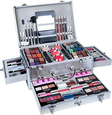 🔔 【 PERFECT STARTER SET 】 -- A great starter makeup kit. All in one travel makeup set is full of vibrant makeup. The multi-purpose make up kit is perfect for achieving any full-face look. Whether you’re a professional makeup artist, you like to experiment with different looks and styles or you’ve recently decided to learn more about the wonderful world of cosmetics, the FantasyDay makeup box is definitely need! #beautysets #holidaysets #makeupkit #healthandbeauty #personalcare Make Up Kits, Professional Makeup Kit, Complete Makeup, Lipstick Palette, Full Makeup, Makeup Gift Sets, Too Faced Concealer, Lipstick Set, Beauty Case