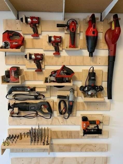 Garage Hanging Storage, Officine In Garage, Tool Wall Storage, Garage Workbench Plans, Garage Workshop Layout, Garage Storage Inspiration, Garage Organisation, Storage Shed Organization, Garage Workshop Organization