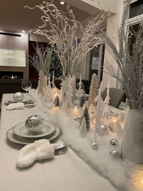 Winter Wonderland Christmas Party, White Christmas Party, White Christmas Decorations, Elegant Christmas Tree Decorations, Silver Christmas Decorations, Winter Wonderland Decorations, Glam Christmas, Christmas Dinner Table, Christmas Table Centerpieces