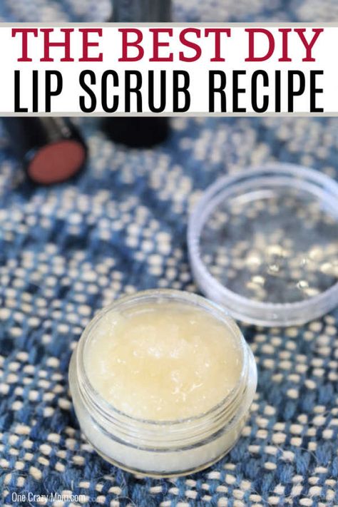 Make this easy DIY Lip Scrub that will leave your lips soft and exfoliated.  With only 4 ingredients, you can easily make this lip scrub recipe. Easy Diy Lip Scrub, Lip Peeling, Honey Lip Scrub, Homemade Lip Scrub, Diy Lip Scrub, Lip Scrub Recipe, Lip Scrub Homemade, Homemade Beauty Recipes, Scrub Homemade