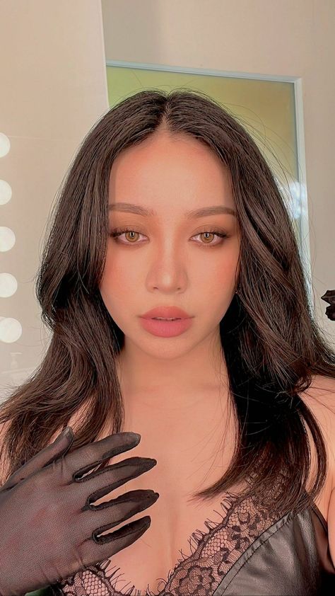 Michelle Phan, Cool Women, Luxurious Fashion, Inspiring Women, Heart Eyes, Elegant Dresses, Fashion Women, Models, Sports