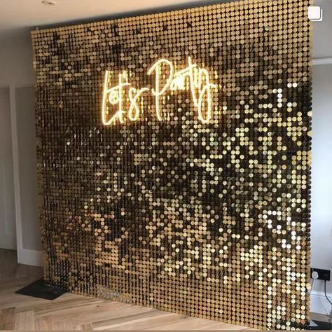 Gold Photo Booth Backdrop, Sequin Backdrop Wedding, Black Gold Photo Backdrop, Nye Backdrop Ideas, Glitz And Glam Photobooth, Glitter Party Decorations Sparkle, Gold Event Design, Gold Picture Backdrop, Picture Wall Party