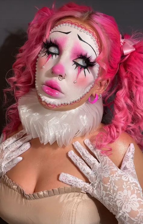 Clown Makeup Inspo Easy, Pink And White Clown Makeup, Ice Cream Clown Makeup, Feminine Clown Costume, Killer Clown Costume Ideas, Halloween White Face Makeup, Peirot Clown, Cake Clown Makeup, Barbie Clown Makeup