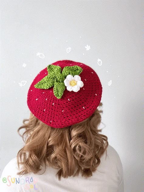 crochet strawberry beret Crochet Beret, Crochet Strawberry, Mode Crochet, Bonnet Crochet, Crochet Design Pattern, Kawaii Crochet, Hat Handmade, Crochet Fashion Patterns, Fun Crochet Projects