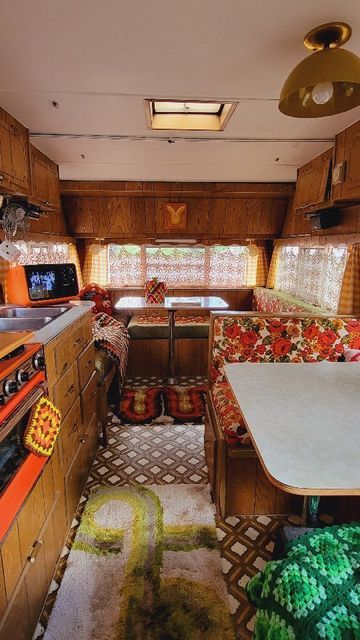 80s Camping, Vintage Caravan Interiors, Vintage Motorhome, Dream Camper, Vintage Camper Interior, Motorhome Interior, Camper Interior Design, Trailer Decor, Vintage Camper Remodel