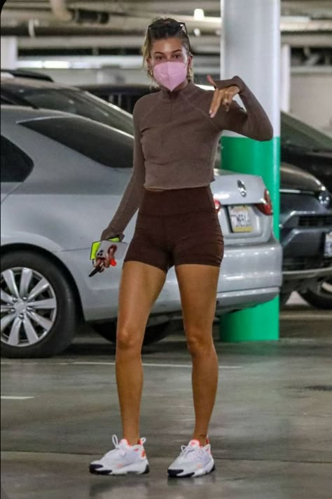 Athleisure Outfits New York, Athleisure Biker Shorts Outfit, Hailey Baldwin Style Summer, Hailey Baldwin Street Style, Hailey Bieber Outfits, Hailey Baldwin Style, Hailey Bieber Style, Hailey Rhode, Gym Fits