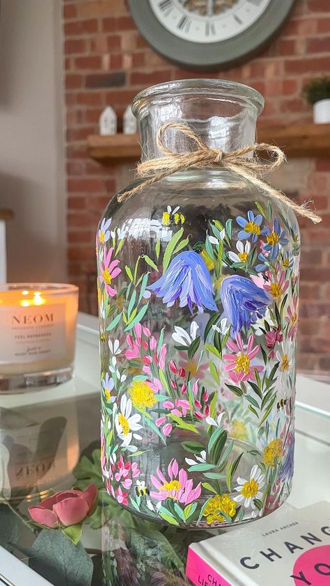 Two Peas | ‘She is like a wildflower, beautiful, fierce and free’. Our new wildflower design will be going live soon! We’ve painted this one a little… | אינסטגרם Present Craft Ideas, Painting Ideas On Vase, Things To Paint On Glass Bottles, Vase Design Ideas Paint, Glass Painting Jars Ideas, Flower Design Ideas, Vase Cute, Painting On Jars Glass Bottles, Painting Vase Ideas