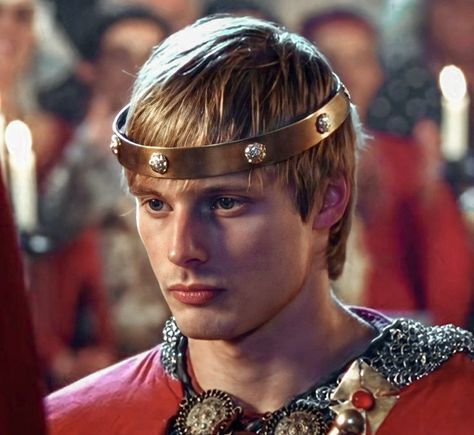 Arthur Bbc Merlin, Merlin Merlin, Merlin Show, Prince Arthur, Merlin Series, Fit People, Roi Arthur, Arthurian Legend, Merlin And Arthur