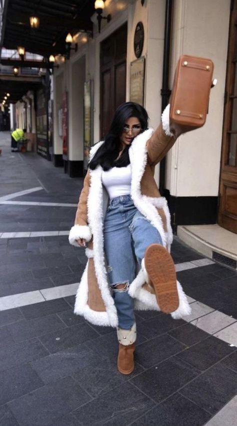 Atlanta Winter Outfits, Hooded Jacket With Faux Fur Lining For Fall Streetwear, Hooded Fur Coat For Winter Streetwear, Boujee Winter Outfits, Fur Coat Snow Outfit, Winter Winery Outfit, Winter Faux Fur Outerwear For Streetwear, Fur Coat Outfit Baddie, Snow Outfits For Women