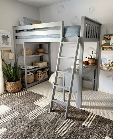 School will be back in session before you know it, so it’s prime time to deck out your kid’s room for ultimate study success. This year, why not ditch the ordinary bed and upgrade to a super cool loft bed with desk?⁠ ⁠ Trust us, these elevated beds with desks underneath are lifesavers (or should we say, grade savers?), especially during back-to-school season. Let’s get into why these study loft beds for kids are so amazing from elementary school to high school.⁠ ⁠ Loft beds with desks: ⁠ -Ma... Top Bed With Desk Under, Loft Bed With Twin Bed Underneath, Teenage Girl Bedrooms Loft Bed, Loft Bed Ideas With Desk, Max And Lily Loft Bed, Raised Bed With Desk Underneath, Bunk Bed With Desk Under, Desk Under Bunk Bed, Desk Under Loft Bed