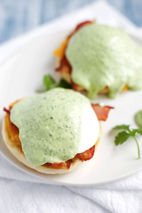 Benedict Recipe, Breakfast Ideas Healthy, Brunch Restaurant, Eggs Benedict Recipe, Eggs Benny, Egg Benedict, Mexican Breakfast Recipes, Brunch Restaurants, Avocado Sauce