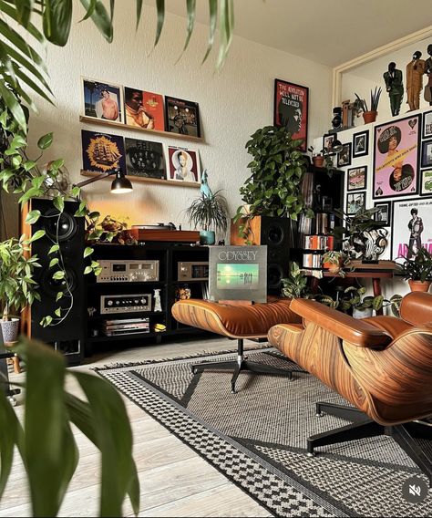 Neo Soul Decor, Neo Soul Apartment, Neo Soul Room, Neo Soul Aesthetic Apartment, Vinyl Room, Record Room, Lots Of Plants, Apartment Living Room Design, Dream Apartment Decor