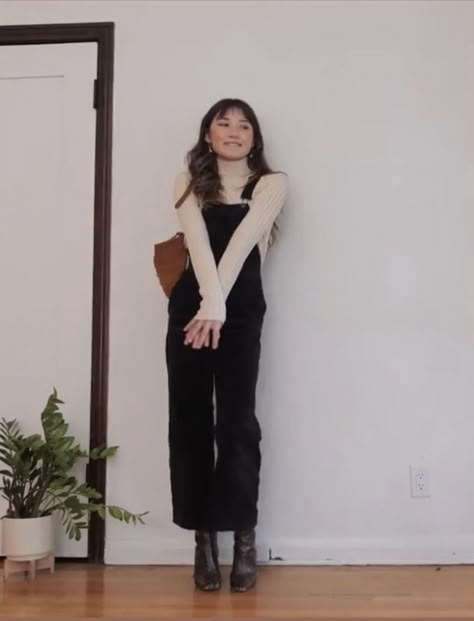 Fall Coverall Outfit, Overall Office Outfit, Overalls Professional Outfit, Artsy Professional Style, Gamine Fall Outfits, Office Overalls Outfit, Turtle Neck With Overalls, Black Overalls Fall Outfit, Cute Fall Office Outfits