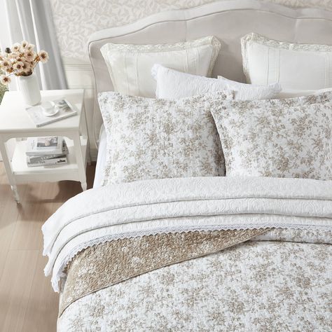 Laura Ashley Walled Garden Cotton Reversible Quilt Set - Bed Bath & Beyond - 32112424 Blue And Cream Bedroom, Cream Bedroom, Bedding Style, Laura Ashley Bedding, Neutral Quilt, King Quilt Sets, Pillows Bed, Cotton Quilt Set, Toile Pattern