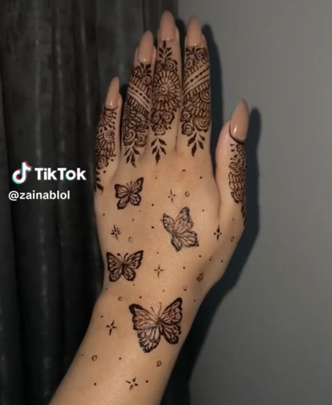 Aesthetic Mehndi, Cute Henna Designs, Henna Style Tattoos, Tattoo Designs Hand, Henna Designs Wrist, Henna Nails, Henna Inspired Tattoos, Mehndi Designs Fingers, Cute Henna