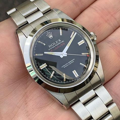 Stan Ponti på Instagram: "NEW OLD STOCK Rolex Milgauss 1019 found in a safe after a 34 years nap #forsale #rolex #milgauss #rolexmilgauss #1019 #newoldstock…" Rolex Milgauss, Rolex Air King, Rolex Watches For Men, Buy Watches, Antique Watches, Vintage Rolex, Luxury Watches For Men, James Bond, Rolex Watches