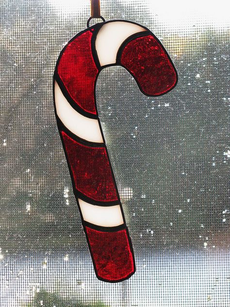 Candy Cane Stained Glass Suncatcher (3) | Flickr - Photo Sharing! Stained Glass Rose, Stained Glass Patterns Free, Stained Glass Paint, Wine Glass Art, Stained Glass Decor, Stained Glass Ornaments, Stained Glass Suncatchers, Stained Glass Christmas, Stained Glass Suncatcher