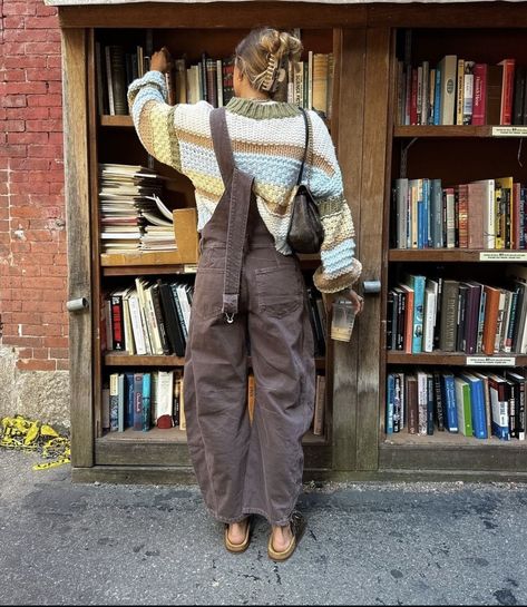 Overalls Aesthetic Fall, Fall Outfit Photoshoot Ideas, Wellness Aesthetic Outfits, Fall Outfits Women Boho, Overalls Outfit With Sweater, Sweater With Overalls Outfit, Winter Outdoors Outfit, Winter Outfits Aesthetic 2024, Winter Outfits Overalls