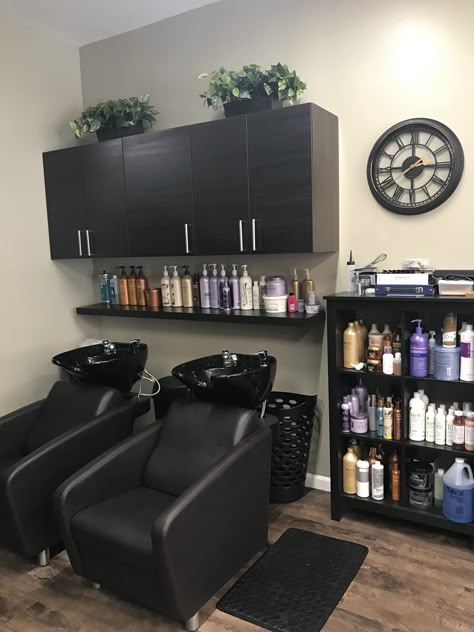 Floating Shelves Hair Salon, Rv Hair Salon, Salon Shampoo Area Ideas Small Modern, Hair Salon Towel Storage Ideas, Salon Washing Station Ideas, Hair Salon Wash Station, Shampoo Area Ideas Salon, Hair Salon Shampoo Area Ideas, Salon Wash Station