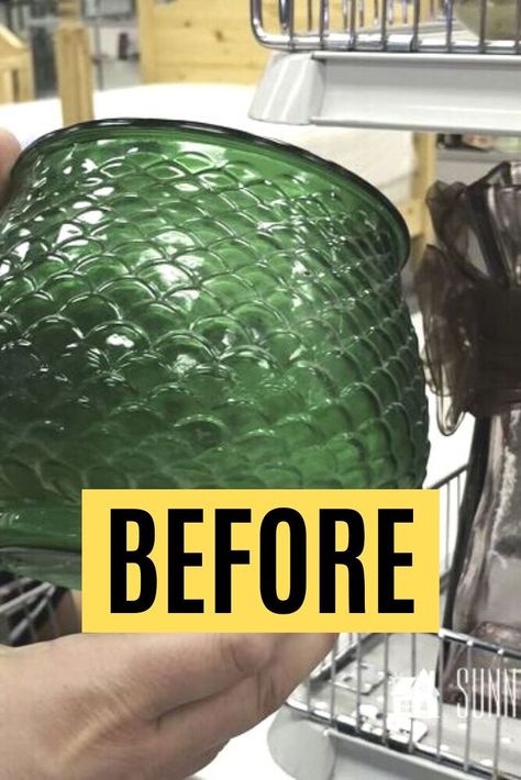 Large Green Vases Decor Ideas, Repurposed Glass Vases Diy Projects, Repurpose Vases Ideas, Painting Metal Vases Diy Ideas, Old Vase Makeover, Green Glass Vase Decor, How To Style Large Glass Vase, Repurposed Glass Vases, Diy Vase Upcycle