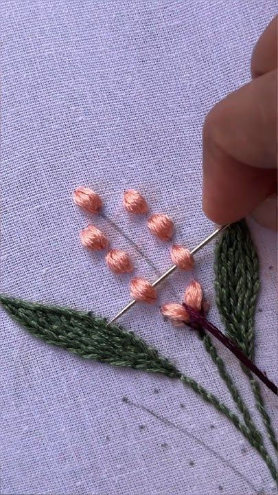 Fabric Flowers Diy Easy, Embroidery Flower Design, Embroidery Stitches Beginner, Basic Hand Embroidery Stitches, Simple Hand Embroidery Patterns, Embroidery Lessons, Diy Embroidery Designs, Hand Embroidery Patterns Flowers, Hand Embroidery Videos