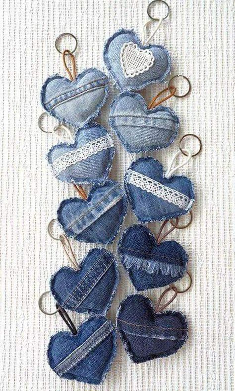 Crafts With Old Jeans, Artisanats Denim, Heart Key Chain, Denim Crafts Diy, Fabric Crafts Diy, Blue Jeans Crafts, Rope Knots, Denim Jewelry, Green Converse