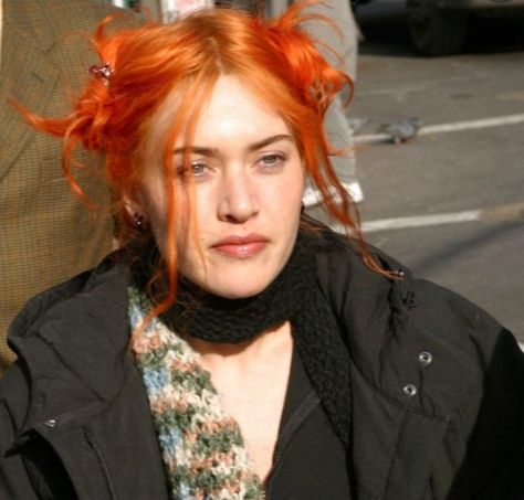 Clementine Orange Hair, Eternal Sunshine Of The Spotless Mind Clementine, Manic Pixie Dream Girl Hair, Clementine Kruczynski Outfit, Pixie Dream Girl Aesthetic, Clementine Aesthetic, Manic Pixie Dream Girl Aesthetic, Clementine Hair, Clementine Kruczynski